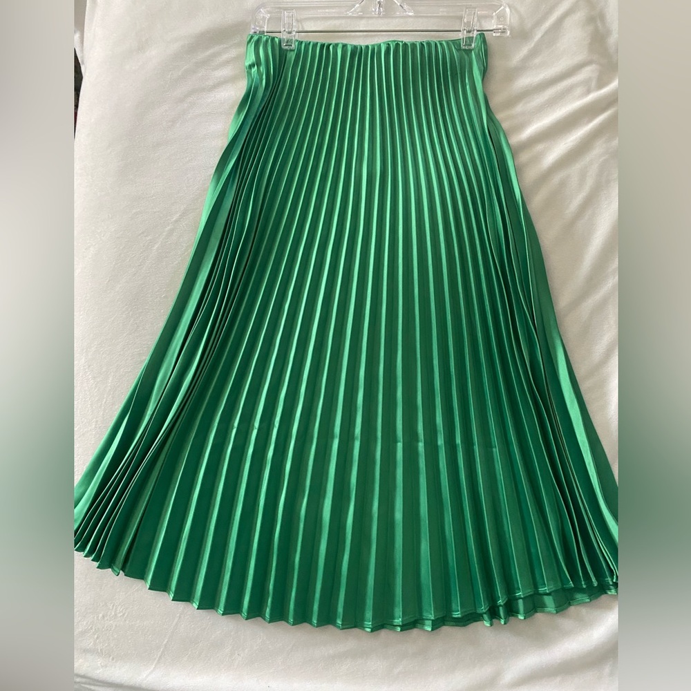 NWT Green accordion pleated satin skirt